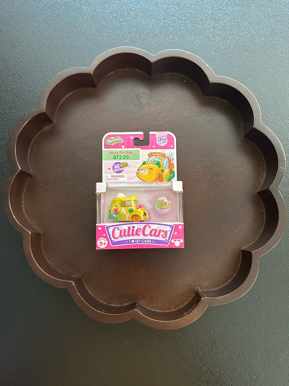 Shopkins Cutie Cars With Mini Shopkin QT2-20 Apple Pie Ride